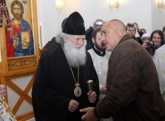 Бойко Борисов на освещаването на новопостроен православен храм в столичния квартал "Владая", заедно с патриарх Неофит. Сн. БГНЕС