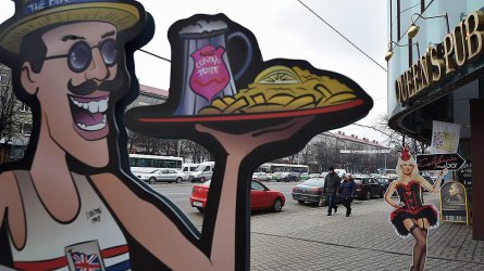 Заради поскъпването на алкохола и храните много руснаци са спрели да ходят по барове