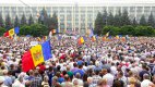 Многохиляден протест в Молдова срещу банкова измама за 1.5 млрд. долара