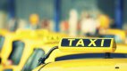 Таксиметрова фирма глобена, че колите й са със стикери като на конкурент