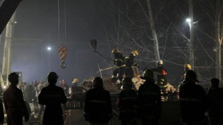Поне 17 работници загинаха при срутване на сграда в Китай