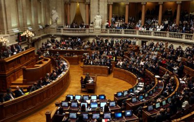 Португалското правителство падна, след като изгуби вот на доверие