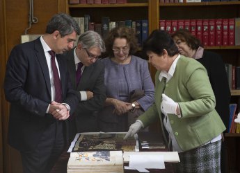 Плевнелиев разгледа експонати в Националната библиотека