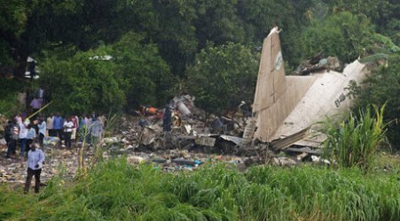 Най-малко 40 души загинаха при катастрофа на самолет с руски екипаж в Судан