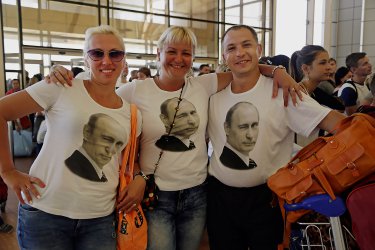 Руски туристи се прибират от Шарл ел Шейх.