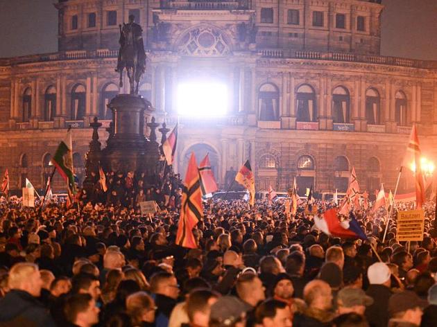 Пегида събра на седмичния протест в Дрезден снощи между 7 и 8 хиляди души