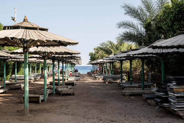 Празен плаж в Шарм ел Шейх.