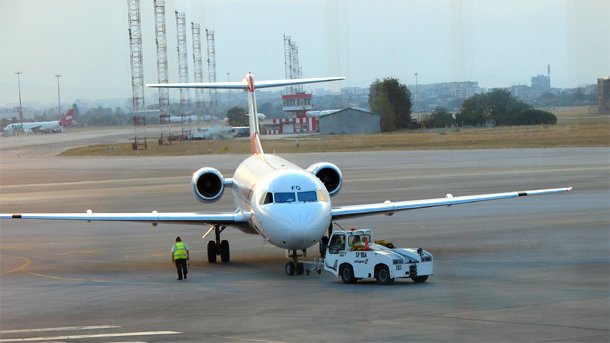 Самолет кацна принудително в Бургас заради "шеговита" бомбена заплаха