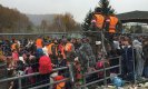 Поне 3400 мигранти чакат на словенско-австрийската граница