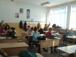 Повече математика, български и литература в училище