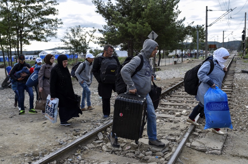 Над 2000 мигранти  блокираха жп-линията между Македония и Гърция