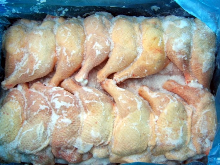Предотвратен е фиктивен износ на 8 т замразени пилешки бутчета