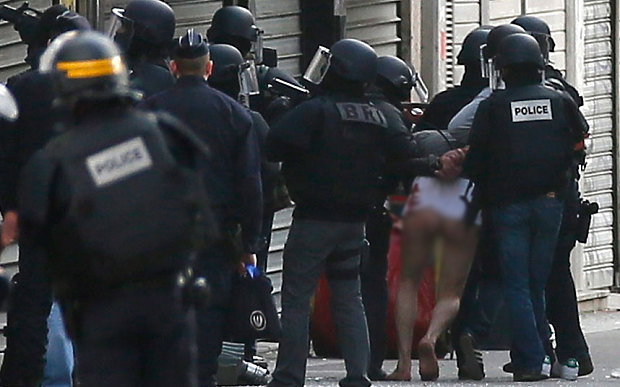 Пояс с експлозиви е намерен в Париж