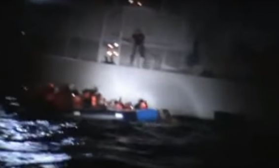 Гръцката брегова охрана отрича да е пробивала лодката на бежанци