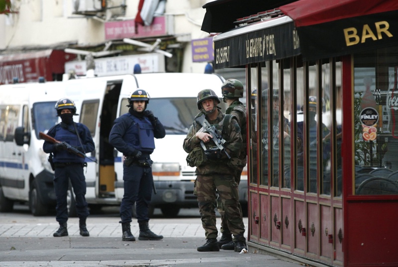 След атентатите: Нови арести във Франция и Белгия, три френски джамии са затворени