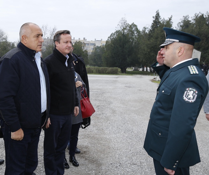 Борисов заведе Камерън на българо-турската граница, показа му нестинари