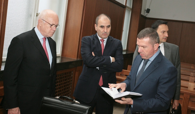 Цветан Цветанов (в средата) по време на съдебното заседание във вторник.