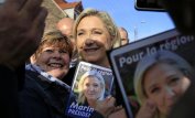 Крайната десница води в почти половината региони във Франция