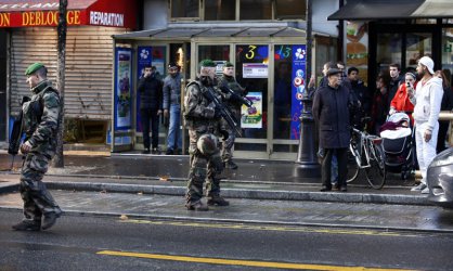 Полицията застреля въоръжен с нож в Париж, сн. БГНЕС