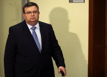 Цацаров обвини ДСБ, че нарочно взривили конституционните промени