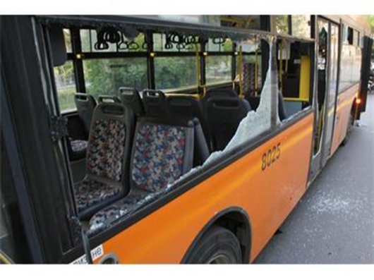 Автобус на столичния градски транспорт се вряза в мантинела