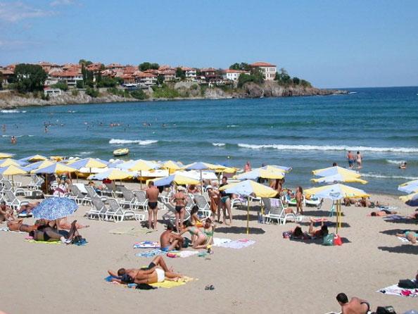Концесионирането на морските плажове отива при министъра на туризма