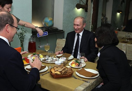 Путин на маса. 