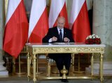 Новото полско правителство смени посред нощ шеф на натовски център