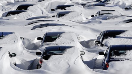 САЩ обявиха извънредно положение в 11 щата заради снега