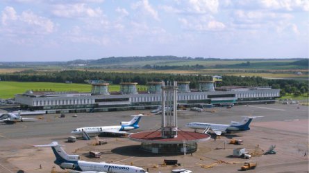 Вълка и кардиохирург взеха летището в Горна Оряховица