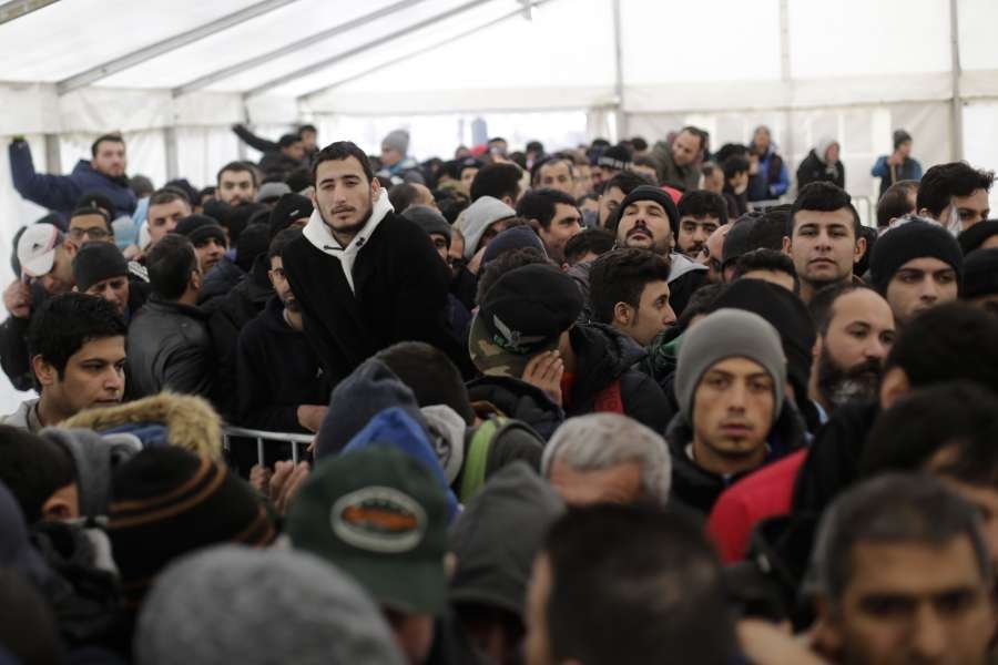 ФТ: ЕС с драстичен план за спиране на мигрантите през Балканите
