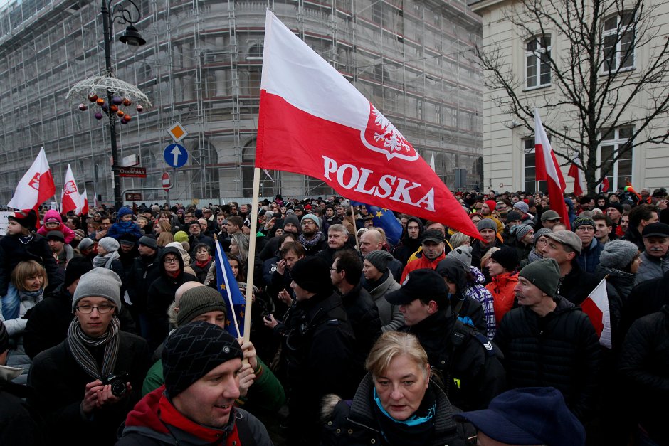 Хиляди поляци отново протестираха срещу правителствените реформи