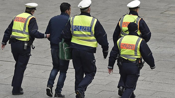 Германската полиция разследва 1000 случая на нападения срещу жени на Нова година