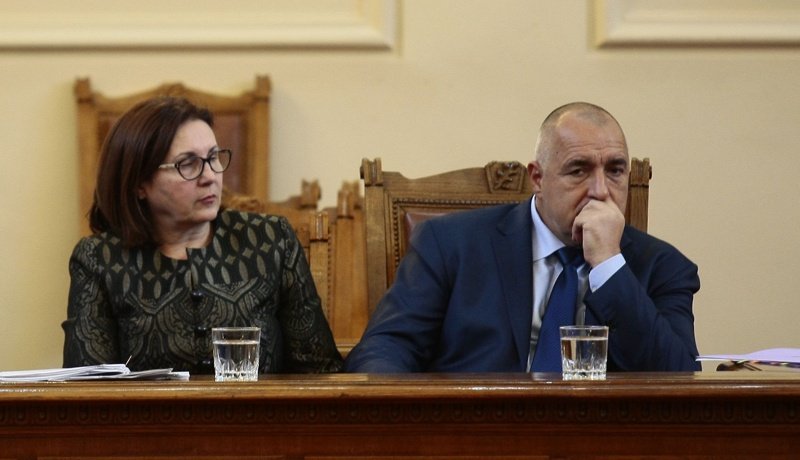 Бъчварова и Борисов по време на блиц контрола в парламента в сряда. Сн.: БГНЕС