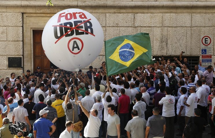 "Юбер" предизвиква протестите на таксиметровите шофьори навсякъде където работи