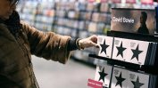 Последният албум на Боуи оглави британските класации