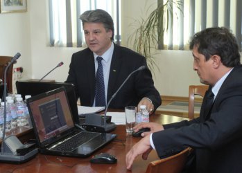 Представляващият съвета Димитър Узунов и председателят на ВАС Георги Колев по време на заседание на ВСС