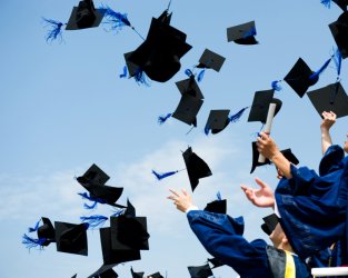 190 български студенти могат да учат безплатно в руски университети