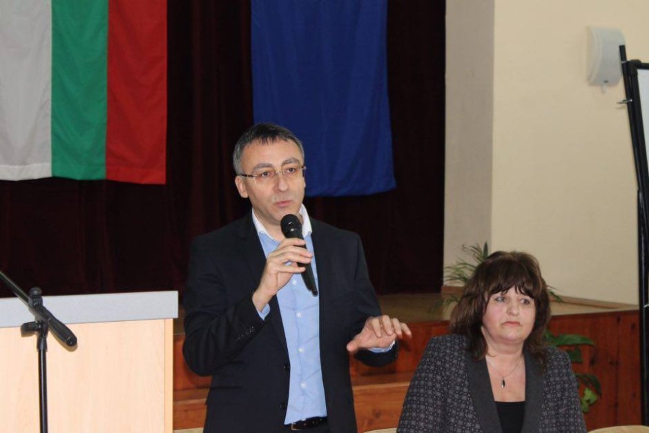 Зам.-министър Диян Стаматов по време на общественото обсъжане на новите учебни програми във Враца.