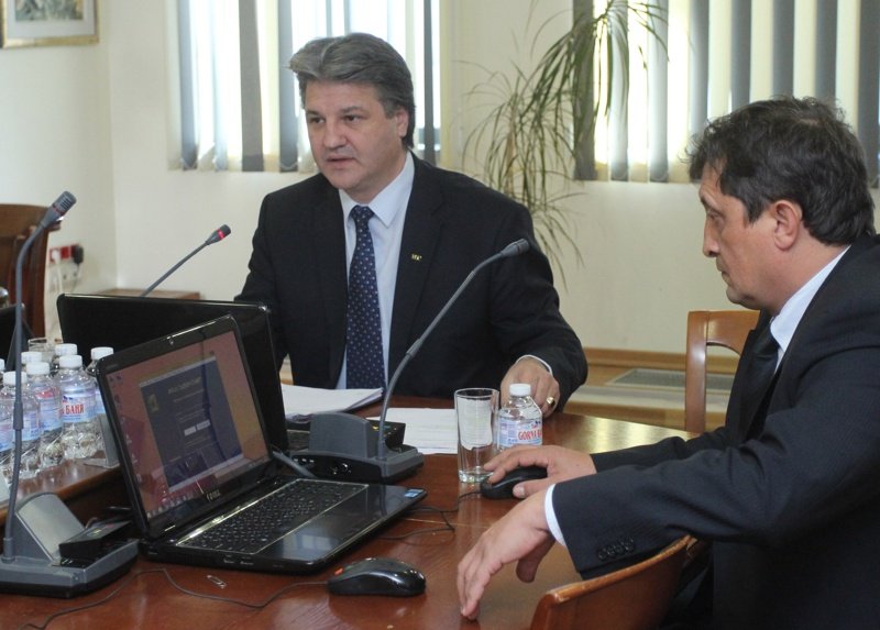 Димитър Узунов и Георги Колев по време на днешното заседание на ВСС, сн. БГНЕС