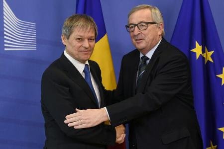 Румънският премиер Дачиан Чолош и Жан-Клод Юнкер