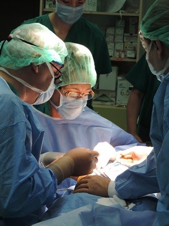 Хирурзи от “Софиямед“ трансплантираха палец от крак на ръката на мъж