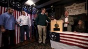 Първичните избори в Ню Хемпшър започнаха със нощно гласуване в малко градче
