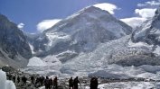 Пътнически самолет се разби в непалските планини, 23-ма загинали