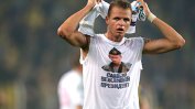Санкции за руския футболист, появил се с потник с Путин на мач в Турция