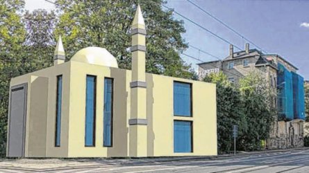 Мъртво прасе с името на Меркел открито на строеж на джамия в Лайпциг
