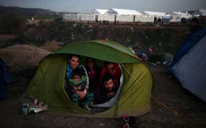 Туск предупреди нелегалните икономически мигранти да не идват в Европа