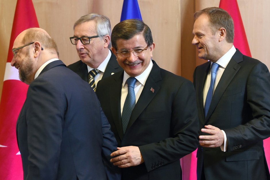Председателят на ЕП Мартин Шулц, председателят на ЕК Жан-Клод Юнкер, турският премиер Ахмед Давутоглу и председателя на Европейския съвет Доналд Туск