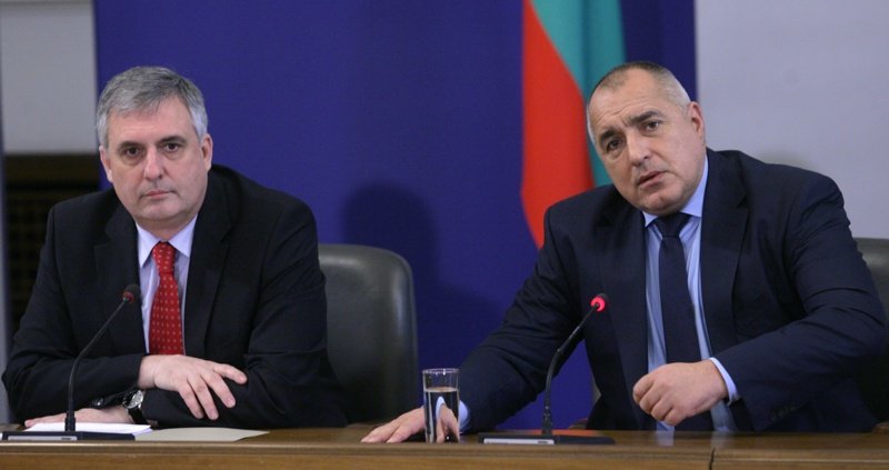 Вицепремиерът Ивайло Калфин и министър-председателят Бойко Борисов. Сн. БГНЕС