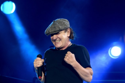 AC/DC отложи тур в САЩ заради риск от оглушаване на вокалиста си